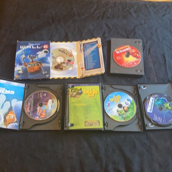 ⚡️⚡️5/$20 🍿Finding Nemo, monsters Inc., bugs life,Wall - E  &The Incredibles 🍿 - Picture 2 of 5